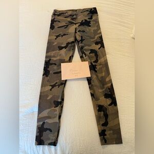 Koral size small camo legging